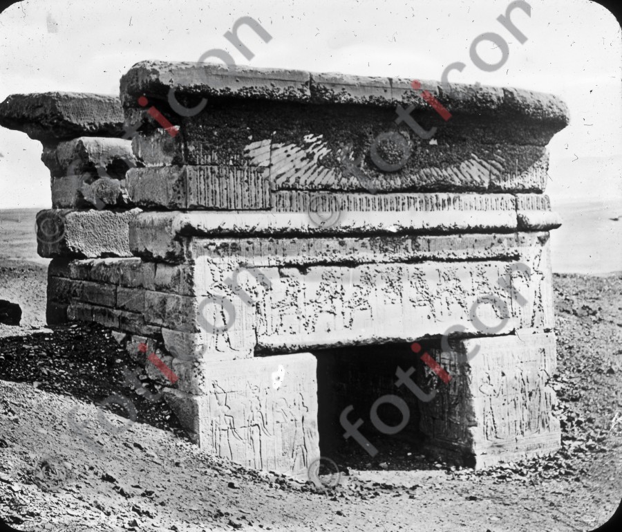 Pylon des grossen Hathot-Tempels | Pylon of the great Hathot Temple (foticon-simon-008-038-sw.jpg)